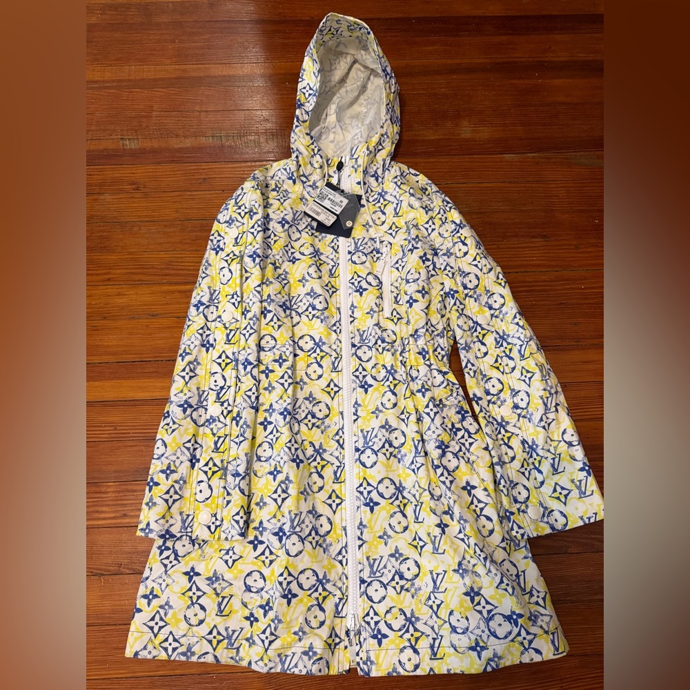New with Tags Authentic Louis Vuitton Monogram Windbreaker coat size 36